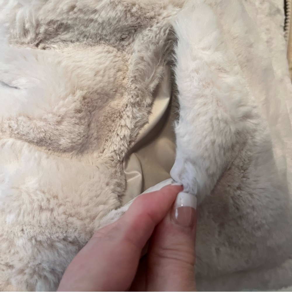 Nicole Miller Reversible Faux Fur Sherpa Puffer Vest White Size M Zip Pockets - Picture 13 of 16